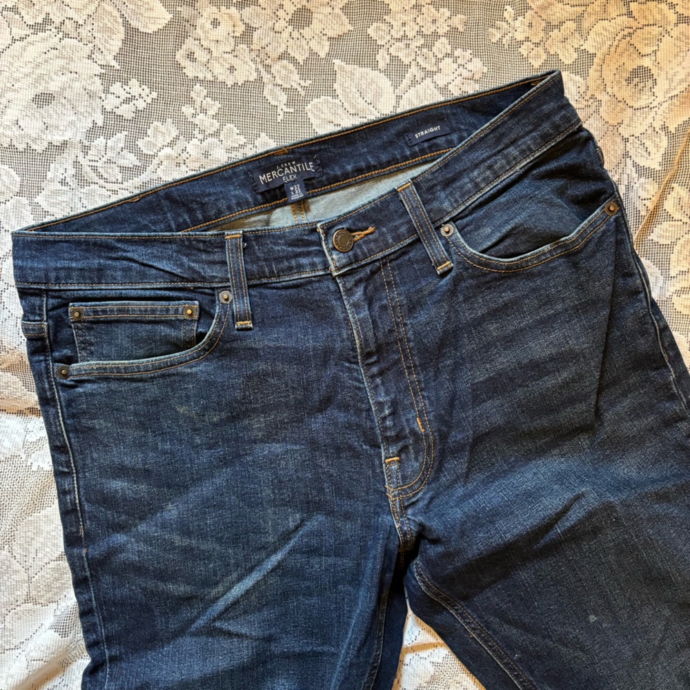 Jcrew Men's Relaxed Fit Jeans in Deep Indigo - Picture 2 of 3